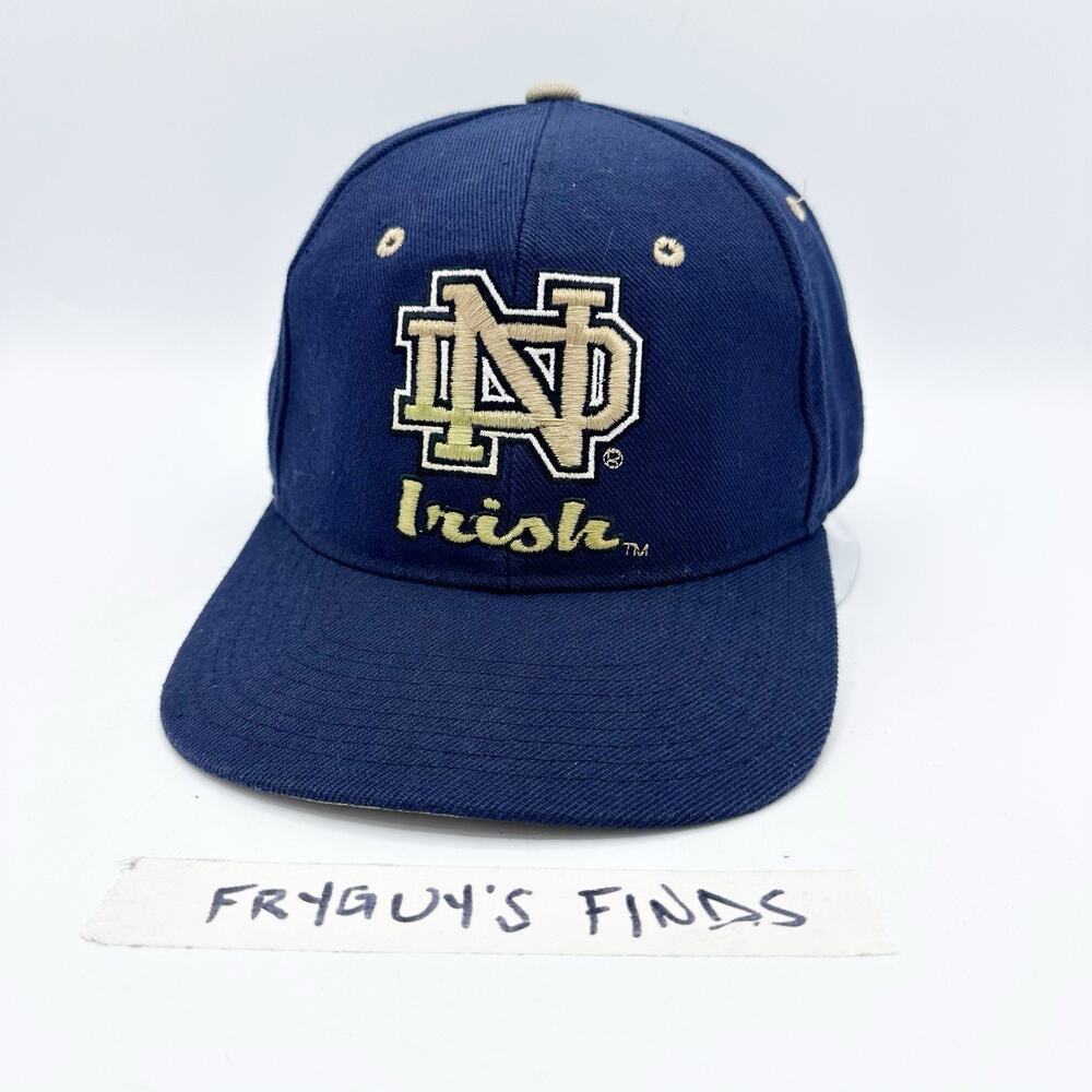Vintage 90s NCAA Notre Dame Fighting Irish Zephyr Graf-X 7 1/2 Fitted Cap Hat